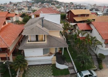 Casa no Bairro Coqueiros em Florianópolis com 3 Dormitórios (1 suíte) e 374 m² - 2458-V