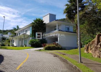 Casa no Bairro Córrego Grande em Florianópolis com 5 Dormitórios (4 suítes) e 400 m² - 18710