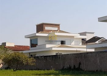 Casa no Bairro Córrego Grande em Florianópolis com 4 Dormitórios (1 suíte) - C93