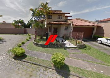 Casa no Bairro Córrego Grande em Florianópolis com 5 Dormitórios (1 suíte) e 297.41 m² - CA00414V