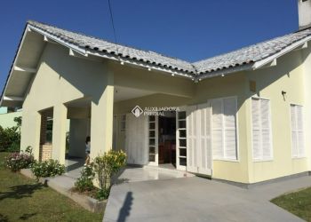 Casa no Bairro Daniela em Florianópolis com 4 Dormitórios (1 suíte) - 416301