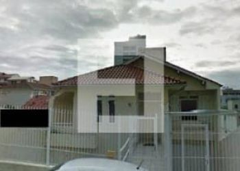 Casa no Bairro Estreito em Florianópolis com 4 Dormitórios (1 suíte) e 304 m² - 3326