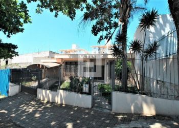 Casa no Bairro Estreito em Florianópolis com 4 Dormitórios (1 suíte) e 217 m² - 2948