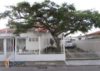 Casa no Bairro Ingleses em Florianópolis com 4 Dormitórios (1 suíte) e 180 m² - CA0652