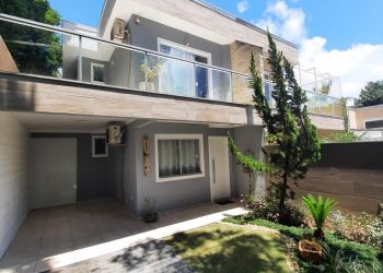 Casa no Bairro Ingleses em Florianópolis com 3 Dormitórios (1 suíte) e 140 m² - SO0293