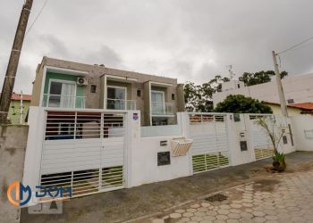 Casa no Bairro Ingleses em Florianópolis com 2 Dormitórios (2 suítes) e 86 m² - 240
