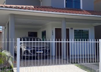 Casa no Bairro Ingleses em Florianópolis com 3 Dormitórios (1 suíte) e 180 m² - 534