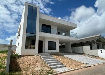 Casa no Bairro Ingleses em Florianópolis com 4 Dormitórios (4 suítes) e 380 m² - CA0527