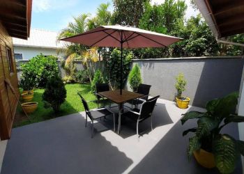 Casa no Bairro Ingleses em Florianópolis com 5 Dormitórios (2 suítes) e 176 m² - CA0902