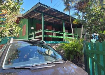 Casa no Bairro Ingleses em Florianópolis com 2 Dormitórios (1 suíte) e 70 m² - CA0927