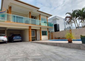 Casa no Bairro Ingleses em Florianópolis com 5 Dormitórios (1 suíte) e 324 m² - CA0967
