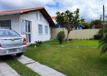 Casa no Bairro Ingleses em Florianópolis com 4 Dormitórios (2 suítes) e 170 m² - 924