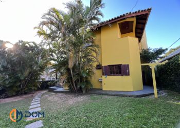 Casa no Bairro Ingleses em Florianópolis com 3 Dormitórios (1 suíte) e 261 m² - 967