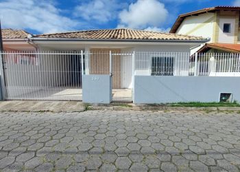 Casa no Bairro Ingleses em Florianópolis com 3 Dormitórios (1 suíte) - 16794