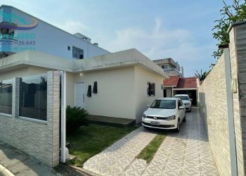 Casa no Bairro Ingleses em Florianópolis com 6 Dormitórios (2 suítes) e 240 m² - CA1013
