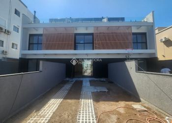 Casa no Bairro Ingleses em Florianópolis com 3 Dormitórios (3 suítes) - 462691
