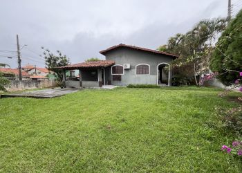 Casa no Bairro Ingleses em Florianópolis com 3 Dormitórios (1 suíte) - 18210