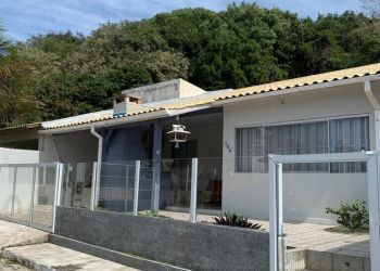 Casa no Bairro Ingleses em Florianópolis com 3 Dormitórios (1 suíte) e 110 m² - CA0569