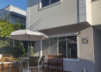 Casa no Bairro Ingleses em Florianópolis com 5 Dormitórios (1 suíte) e 152 m² - SO0396