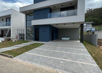 Casa no Bairro Ingleses Norte em Florianópolis com 4 Dormitórios (4 suítes) e 378 m² - CA0709