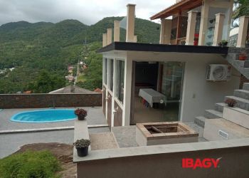 Casa no Bairro Itacorubí em Florianópolis com 4 Dormitórios (1 suíte) e 300 m² - 123208