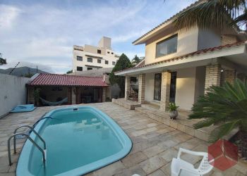 Casa no Bairro João Paulo em Florianópolis com 4 Dormitórios (2 suítes) e 420 m² - CA0280
