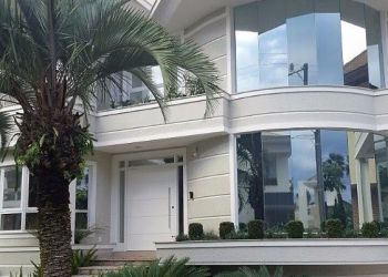 Casa no Bairro Jurerê Internacional em Florianópolis com 5 Dormitórios (5 suítes) e 600 m² - 1109
