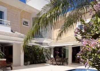 Casa no Bairro Jurerê Internacional em Florianópolis com 5 Dormitórios (5 suítes) e 640 m² - CA0007