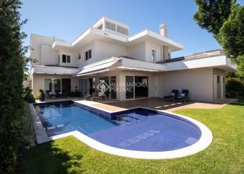 Casa no Bairro Jurerê Internacional em Florianópolis com 4 Dormitórios (4 suítes) e 470 m² - 642373