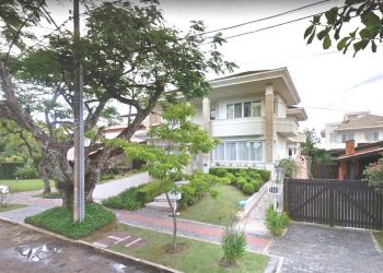 Casa no Bairro Jurerê Internacional em Florianópolis com 4 Dormitórios (4 suítes) e 380 m² - CA0231