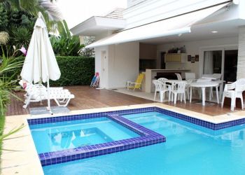 Casa no Bairro Jurerê Internacional em Florianópolis com 5 Dormitórios (5 suítes) e 383 m² - CA0061