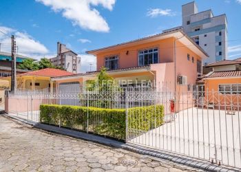 Casa no Bairro Pantanal em Florianópolis com 4 Dormitórios (2 suítes) e 192 m² - 18329