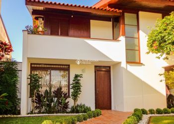 Casa no Bairro Pantanal em Florianópolis com 4 Dormitórios (1 suíte) - 417086