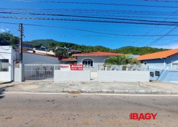 Casa no Bairro Ribeirão da Ilha em Florianópolis com 4 Dormitórios e 137.19 m² - 118997