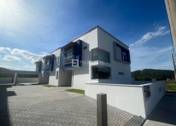 Casa no Bairro Ribeirão da Ilha em Florianópolis com 3 Dormitórios (1 suíte) e 133 m² - 20740
