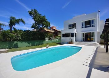 Casa no Bairro Rio Tavares em Florianópolis com 4 Dormitórios (3 suítes) - 460277