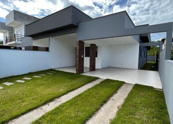 Casa no Bairro Rio Vermelho em Florianópolis com 3 Dormitórios (1 suíte) e 103 m² - 230