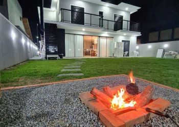 Casa no Bairro Rio Vermelho em Florianópolis com 4 Dormitórios (4 suítes) e 286 m² - CA0901