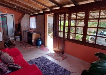 Casa no Bairro Rio Vermelho em Florianópolis com 3 Dormitórios (1 suíte) e 156 m² - CA0968