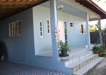 Casa no Bairro Rio Vermelho em Florianópolis com 3 Dormitórios (1 suíte) - 8075