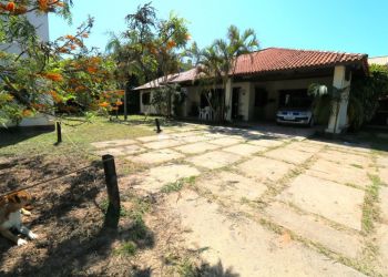 Casa no Bairro Rio Vermelho em Florianópolis com 4 Dormitórios (2 suítes) - 17298