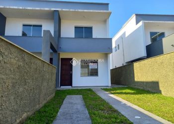 Casa no Bairro Rio Vermelho em Florianópolis com 2 Dormitórios (2 suítes) - 462332