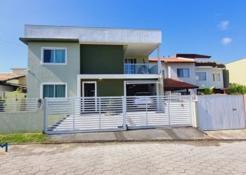 Casa no Bairro Rio Vermelho em Florianópolis com 4 Dormitórios (3 suítes) e 200 m² - 1317