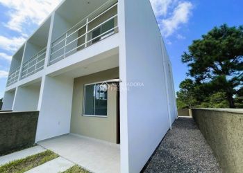 Casa no Bairro Rio Vermelho em Florianópolis com 2 Dormitórios (2 suítes) - 463970