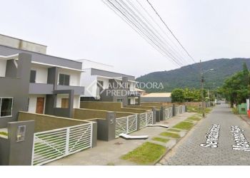 Casa no Bairro Rio Vermelho em Florianópolis com 2 Dormitórios (2 suítes) - 463894