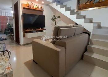 Casa no Bairro Rio Vermelho em Florianópolis com 2 Dormitórios (2 suítes) - 488092
