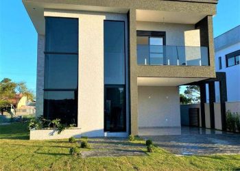 Casa no Bairro Rio Vermelho em Florianópolis com 4 Dormitórios (3 suítes) e 255 m² - SO0179