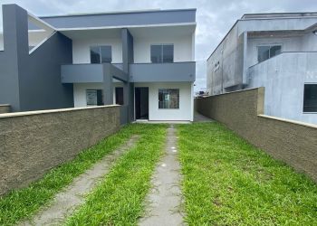 Casa no Bairro Rio Vermelho em Florianópolis com 2 Dormitórios (2 suítes) e 92 m² - CA0606