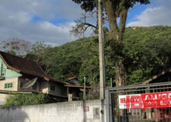 Casa no Bairro Sambaqui em Florianópolis com 3 Dormitórios (2 suítes) e 110 m² - 78160