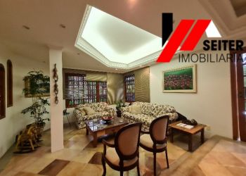 Casa no Bairro Santa Mônica em Florianópolis com 4 Dormitórios (1 suíte) e 620 m² - CA00229V